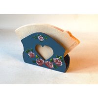 Alter Handbemalte Kaffeetütenhalter in Holz von OmasVintageDE
