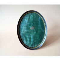 Ovaler Alter Fotorahmen in Metall Mit Gewölbtem Glas von OmasVintageDE