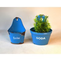 Vintage Emaille-Behälter Aus Dänemark Für Blumen Oder Kräuter von OmasVintageDE