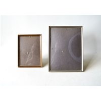 Vintage Fotorahmen Zum Hängen Und Stehen Mit Gewölbtem Glas, B von OmasVintageDE