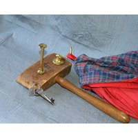 Vintage Holzhammer Als Garderobe, Mini Garderobe von OmasVintageDE