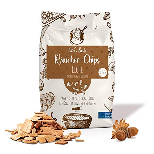 Omi's BESTE© Räucherchips Eiche - ca. 0,8kg bis 0,85kg - BBQ Räucherholz für kräftiges Raucharoma | 100% natürliches & traditionelles Smoker-Holz für Grillen, Räuchern und Barbecue - Wood Chips von Omi's BESTE