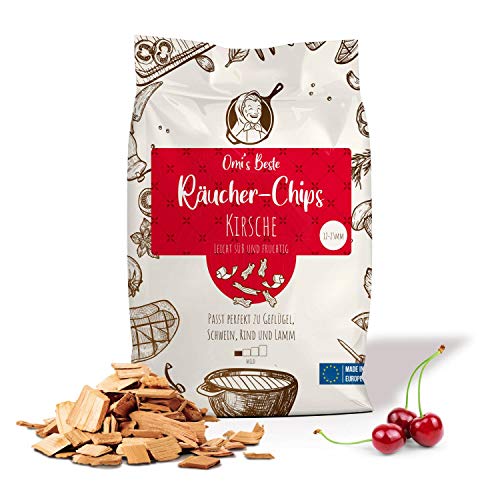 Omi's BESTE© Räucherchips Kirsche - ca. 0,8kg bis 0,85kg - BBQ Räucherholz für kräftiges Raucharoma | 100% natürliches & traditionelles Smoker-Holz für Grillen, Räuchern und Barbecue - Wood Chips von Omi's BESTE