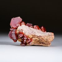 Echte Vanadinit Kristallgruppe Auf Matrix Aus Marokko | 92, 3 Gramm von OnTheRocksNYC