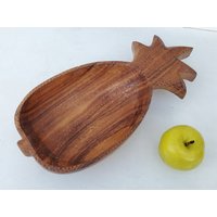 Geschnitzte Ananasschale, Teakholz, Handgeschnitzte Holzschale Geschnitzte Ananasschale, Teakholz, Handgeschnitzte Holzschale von OnceMoreVintage