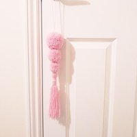 Candyfloss Rosa Wolle Pompom Türbügel-Vorhang Krawatte von OnceUponATeePeeTop