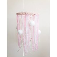 Rosafarbener Pompom Im Boho-stil, Babymobile - Traumfänger von OnceUponATeePeeTop
