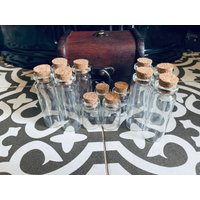 Kleine Truhe Mit Zauberflaschen - 12 Flaschen Enthalten | Korkflasche Zauberflasche Hexerei Wicca Pagan Altar von OnceUponaspellGifts