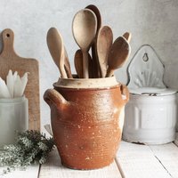 Alter Fetttopf Aus Mattbeigebraunem Steingut Alter Fetttopf Aus Mattbeigebraunem Steingut von OneDayInFrance