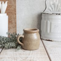 Alter Kleiner Fetttopf Aus Braunbeigem Sandstein Alter Kleiner Fetttopf Aus Braunbeigem Sandstein von OneDayInFrance