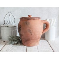 Alter Terrakottatopf Alter Terrakottatopf von OneDayInFrance