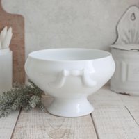 Antiker Weißer Terrinenkörper Aus Steingut, Duschboden Antiker Weißer Terrinenkörper Aus Steingut, Duschboden von OneDayInFrance