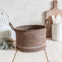 Antikes Rundes Metallsieb Antikes Rundes Metallsieb von OneDayInFrance