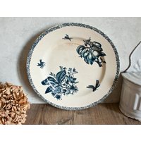 Große Runde Choisy Le Roi-Schale Aus Eisenstein, Blaue Muster Große Runde Choisy Le Roi-Schale Aus Eisenstein, Blaue Muster von OneDayInFrance