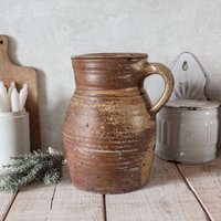 Großer Antiker Steingutkrug in Beige - Und Brauntönen Großer Antiker Steingutkrug in Beige - Und Brauntönen von OneDayInFrance