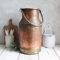 Großes Zweifarbiges Vintage-Milchkännchen Aus Kupfer Großes Zweifarbiges Vintage-Milchkännchen Aus Kupfer von OneDayInFrance