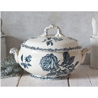 Prächtige Alte Suppenterrine Aus Steingut Mit Blauem Blumendekor Prächtige Alte Suppenterrine Aus Steingut Mit Blauem Blumendekor von OneDayInFrance