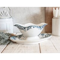 Saint-Amand Sauciere Aus Altem Steingut, Blaues Blumendekor Saint-Amand Sauciere Aus Altem Steingut, Blaues Blumendekor von OneDayInFrance