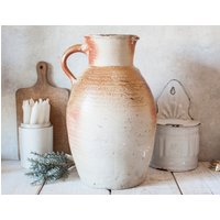 Sehr Großer Alter Steinzeugkrug in Beige - Und Brauntönen Sehr Großer Alter Steinzeugkrug in Beige - Und Brauntönen von OneDayInFrance