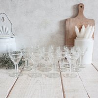 Set Aus 13 Bistrot-Likörgläsern Den 1930Er Jahren Set Aus 13 Bistrot-Likörgläsern Den 1930Er Jahren von OneDayInFrance