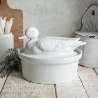 Vintage Apilco Weiße Porzellanterrine in Entenform Vintage Apilco Weiße Porzellanterrine in Entenform von OneDayInFrance