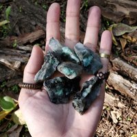 Smaragd in Matrix - Natürlicher Grüner Beryll von OneInfinityShop