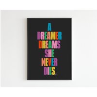 Oasis - "A Dreamer Dreams She Never Dies' Champagne Supernova Lyrics Musik A3 A4 A5 Wandkunst Poster Print von OneLouderPrints
