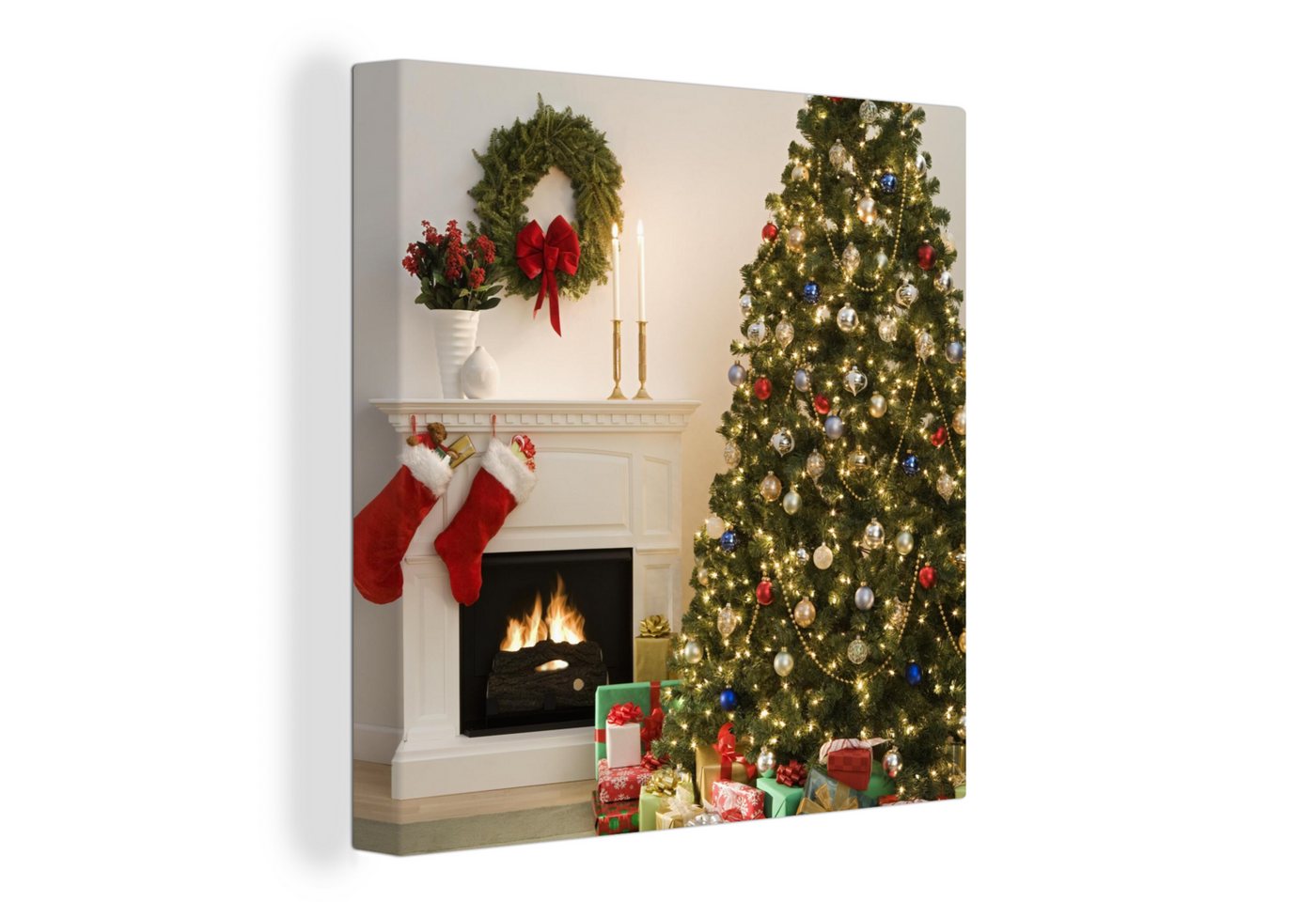 OneMillionCanvasses® Leinwandbild Ein Weihnachtsbaum mit Geschenken neben einem Kamin, Fotodruck (1 St), Wandbild, Deko Schlafzimmer Wohnzimmer Flur 20x20 cm von OneMillionCanvasses®