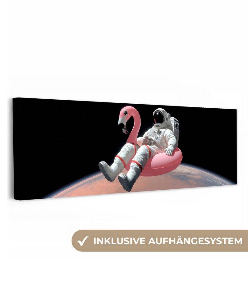OneMillionCanvasses® Leinwandbild Panorama Astronaut - Flamingo - Schwimmband - Rosa, Fotodruck (1 St), Wandbild, Deko Schlafzimmer Wohnzimmer Flur 60x20 cm von OneMillionCanvasses®