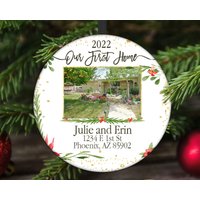 First Home Ornament - New Geschenk Zur Hauseinweihung Für Brautpaar von OneStopOrnamentShop