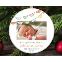 Neugeborenen Weihnachten Ornament, Geburtsdaten Babys Erstes Weihnachten, Baby Boy Girl New Ornament von OneStopOrnamentShop