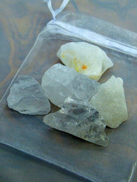 OneWorldMinerals Bergkristall Wassersteine im Organzabeutel - quintESSENCE Wassersteine von OneWorldMinerals