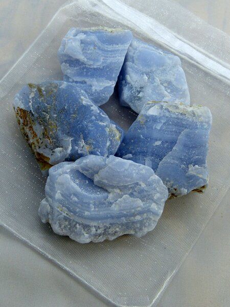 OneWorldMinerals Chalcedon Wassersteine im Organzabeutel - quintESSENCE Wassersteine von OneWorldMinerals