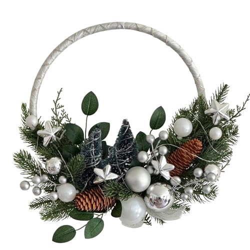 Dekokranz, Türkranz für Weihnachten mit LED Lichterkette, Timer, Weihnachtskugeln und 2 Tannenbäumen - für außen geeignet von Online Fuchs