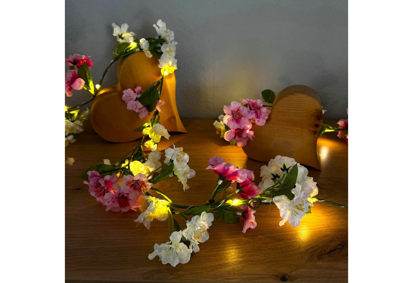 Kunstgirlande Blumengirlande mit LED-Lichterkette aus künstlichen Blüten - Weiß Rosa Kunstblumen, Online-Fuchs, 6-Stunden-Timerfunktion von Online-Fuchs