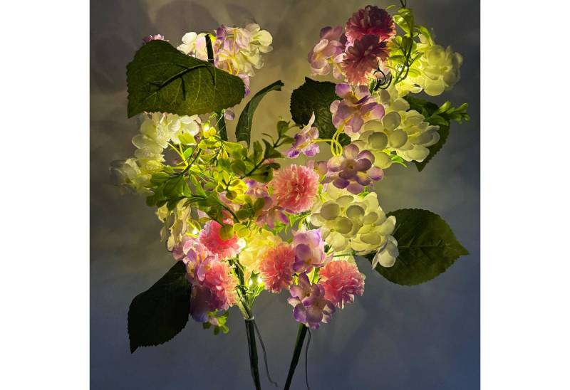 Kunstzweig - 2 Deko Zweige mit rosa, weißen Blüten und 30 LED Lichtern & Timer - künstliche Blumen, Hortensien, Online-Fuchs, Deko Leuchtzweige inkl. 6-Stunden Timerfunktion von Online-Fuchs