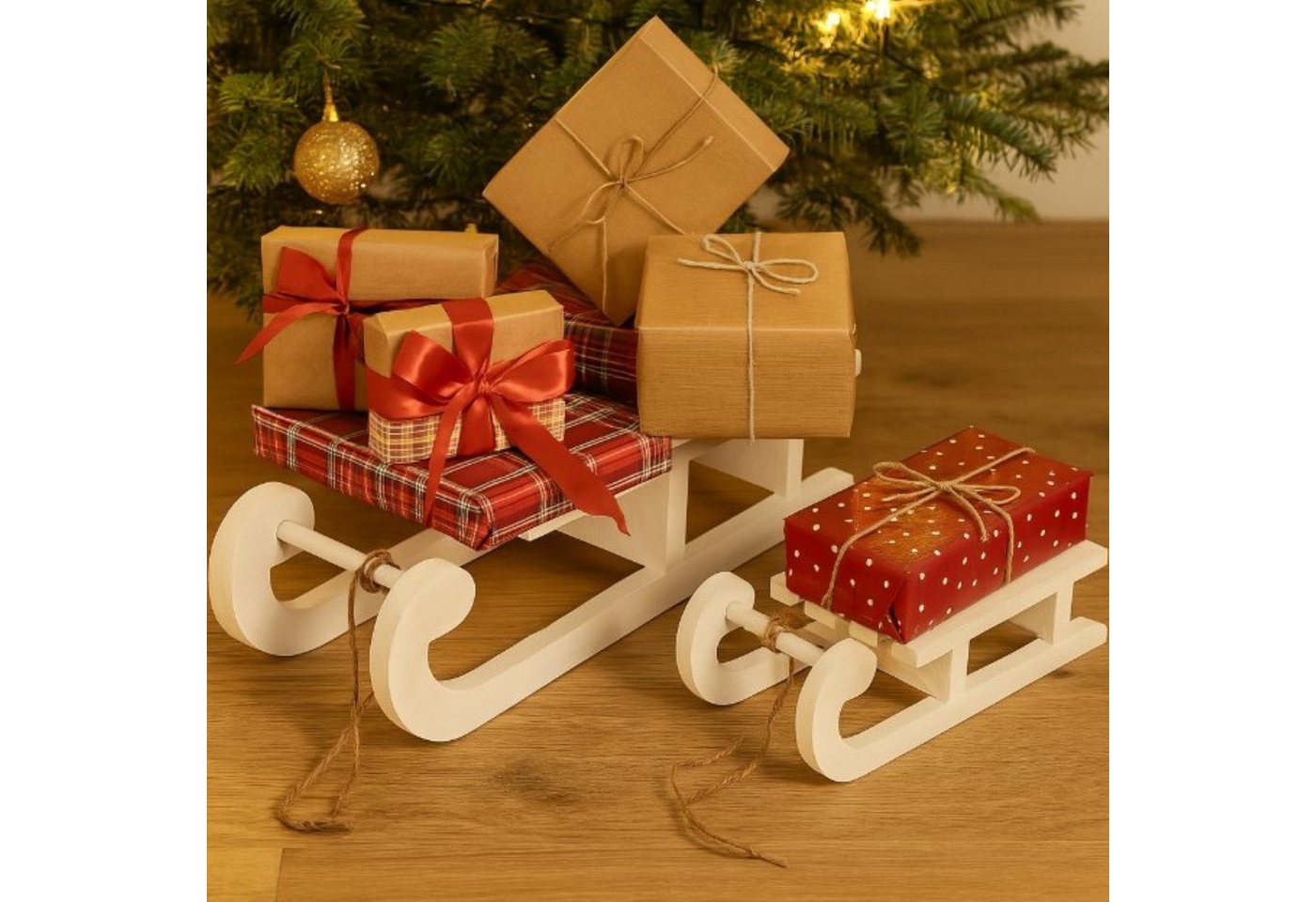 Online-Fuchs Dekofigur - 2er Set weiße Schlitten aus Holz zur Dekoration - Weihnachtsdeko (modern), 25 und 37 cm lang von Online-Fuchs