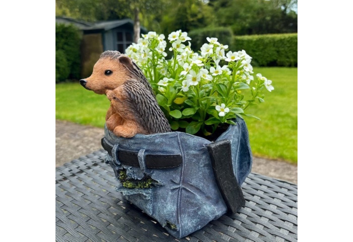 Online-Fuchs Gartenfigur für außen - niedliche Igel mit Blumentopf - Dekofiguren wetterfest, (Pflanzgefäß), aus Polyresin (Kunstharz) gefertigt - für den Innen- und Außenbereich von Online-Fuchs
