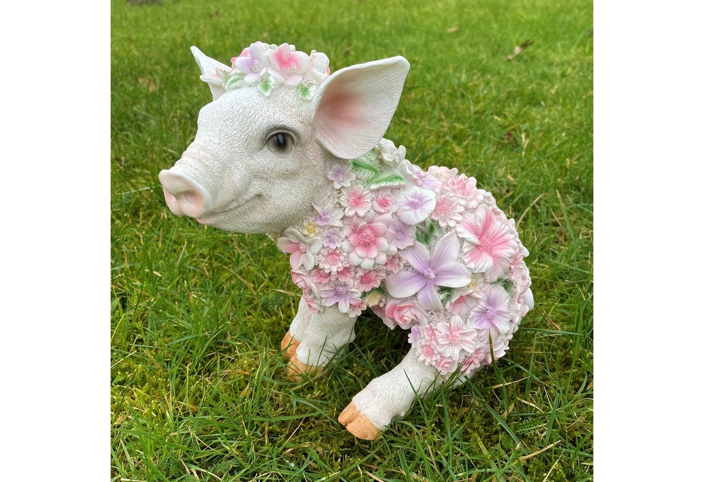 Online-Fuchs Gartenfigur süßes SITZENDES Schwein mit Blumenkleid verziert Ferkel Tiere groß, Maße ca. 24 cm lang, 18 cm breit und 22 cm hoch, Balkon, Terrasse Online-Fuchs Gartenfigur süßes SITZENDES Schwein mit Blumenkleid verziert Ferkel Tiere groß, Maße ca. 24 cm lang, 18 cm breit und 22 cm hoch, Balkon, Terrasse von Online-Fuchs
