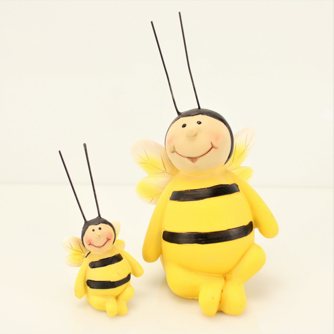 Online-Fuchs Kantenhocker 2er Set süße Biene Lilli Blumentopfstecker Blumen Deko Tiere, 15x8x8 und 9x4x4 cm Gartenfigur witterungsbeständig aus Kunstharz Online-Fuchs Kantenhocker 2er Set süße Biene Lilli Blumentopfstecker Blumen Deko Tiere, 15x8x8 und 9x4x4 cm Gartenfigur witterungsbeständig aus Kunstharz von Online-Fuchs