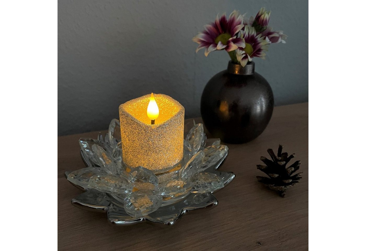 Online-Fuchs Kerzenständer in Lotusblüten-Optik aus Glas mit LED Kerze Votivkerze SILBER 545 (Kerze mit Glitzerüberzug), Kerzenhalter: 13 x 8 cm, Kerze: 5x4,7 cm, Teelichthalter von Online-Fuchs