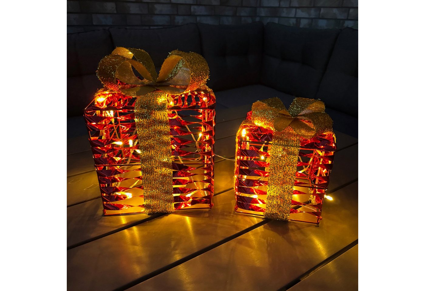 Online-Fuchs LED Dekoobjekt 2 Geschenke mit LED-Lichterkette und Folieneffekt - Weihnachtsdeko, LED-Lichterkette, warmweiß, inkl. 6-Stunden Timerfunktion - OUTDOOR geeignet Online-Fuchs LED Dekoobjekt 2 Geschenke mit LED-Lichterkette und Folieneffekt - Weihnachtsdeko, LED-Lichterkette, warmweiß, inkl. 6-Stunden Timerfunktion - OUTDOOR geeignet von Online-Fuchs