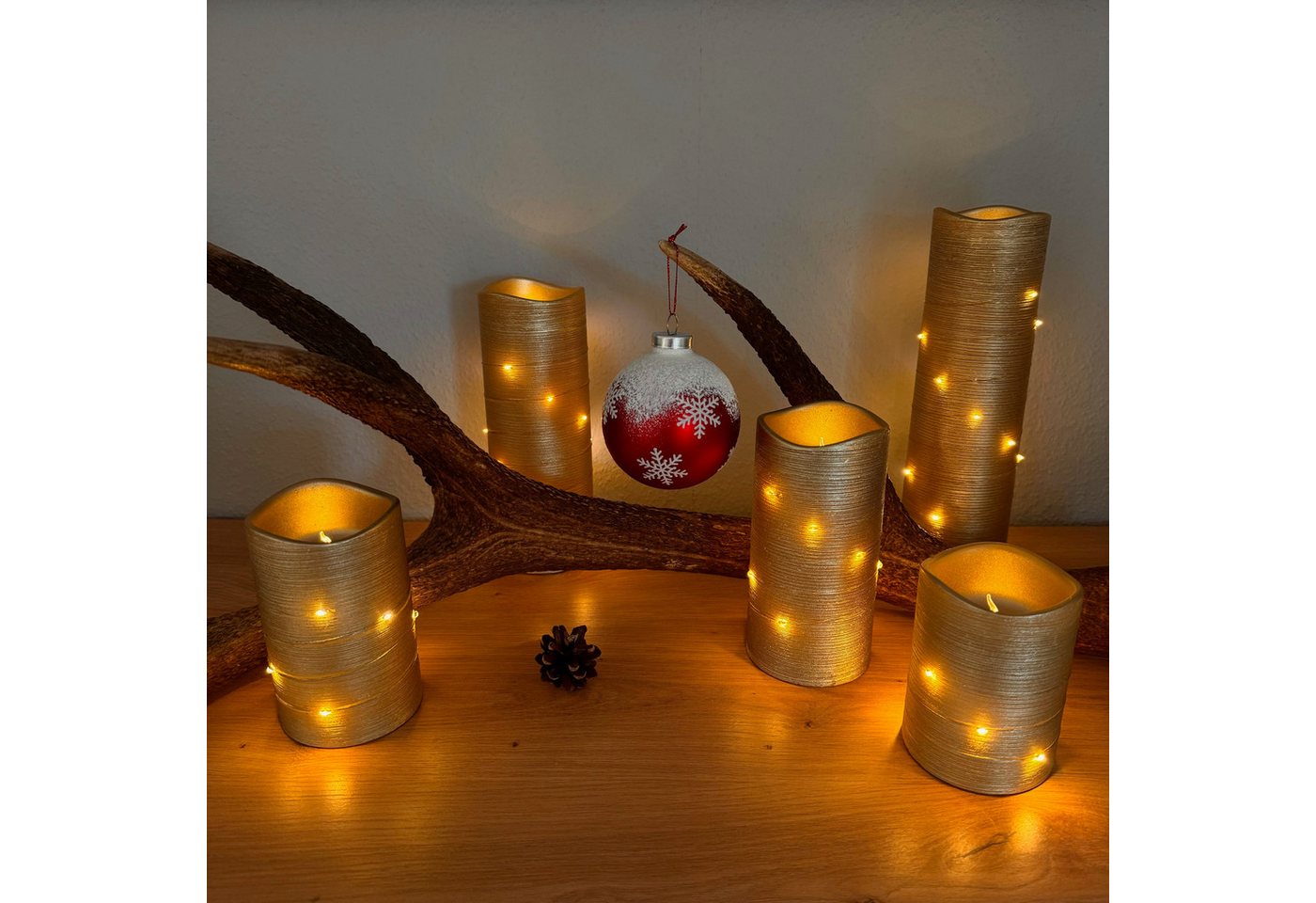 Online-Fuchs LED-Kerze 5er Set große Metallic LED-Kerzen mit Lichterkette umwickelt und Timer (5er Set XL, Silber, Salbei, Champagner, Berry), inkl. 6-Stunden Timerfunktion - realistische Acrylflamme von Online-Fuchs