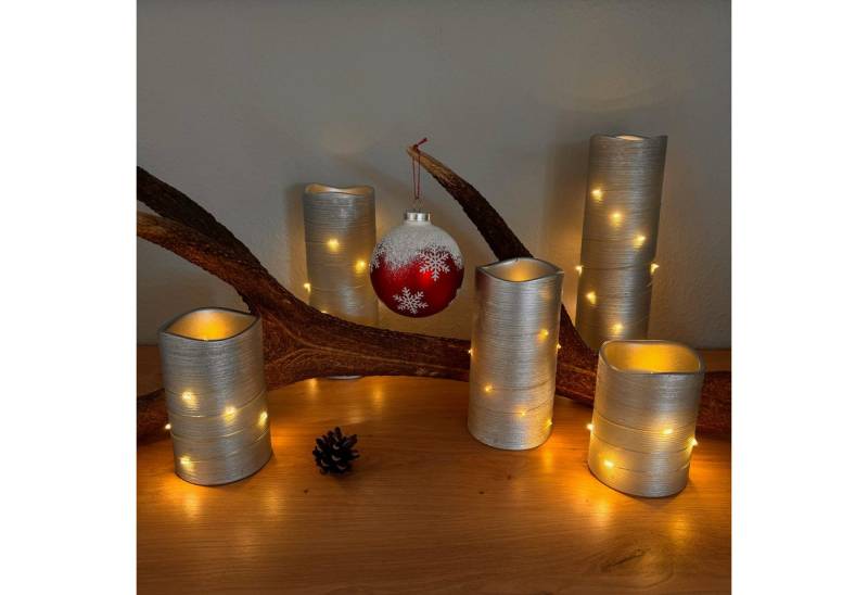 Online-Fuchs LED-Kerze 5er Set große Metallic LED-Kerzen mit Lichterkette umwickelt und Timer (5er Set XL, Silber, Salbei, Champagner, Berry), inkl. 6-Stunden Timerfunktion - realistische Acrylflamme von Online-Fuchs