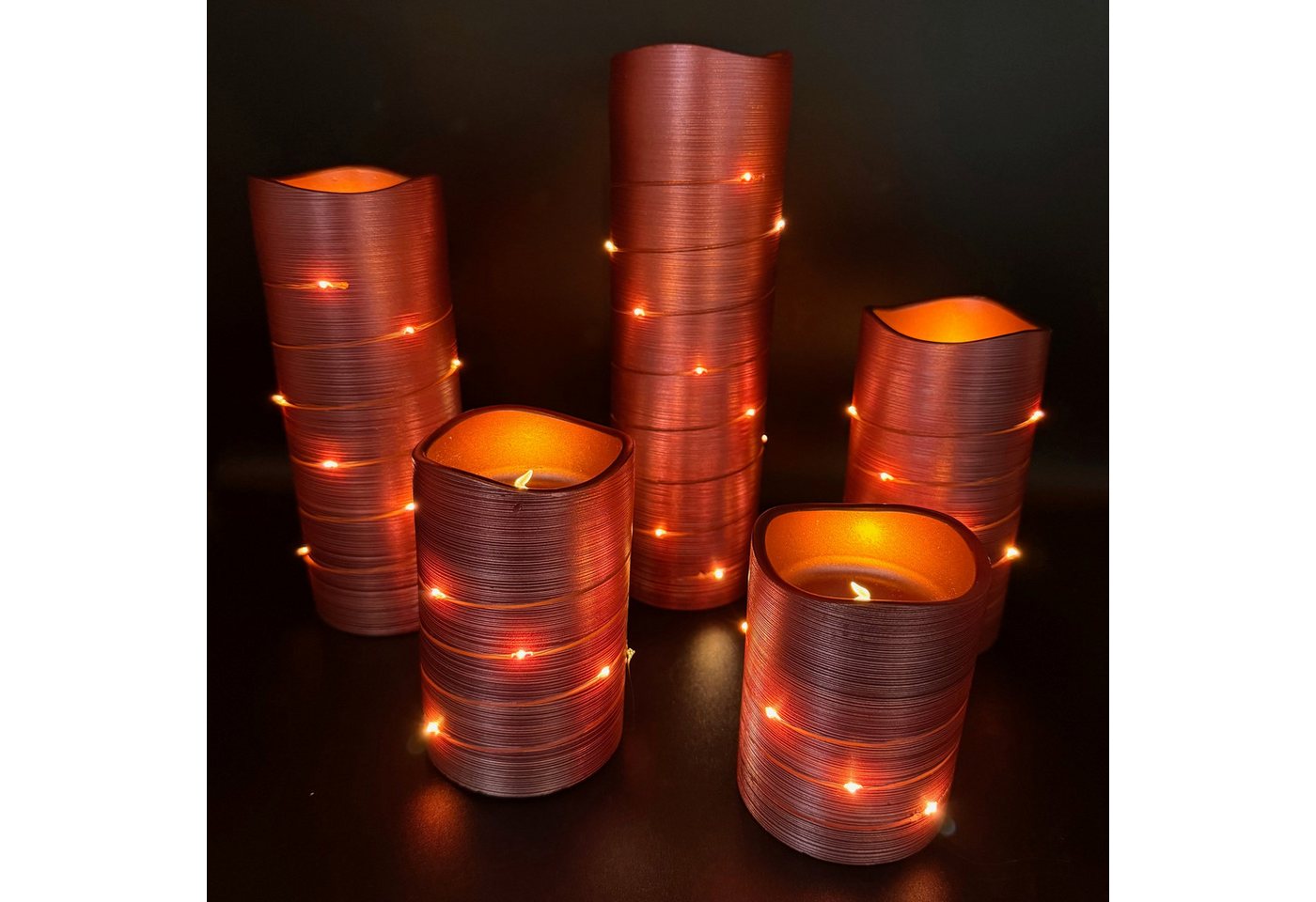 Online-Fuchs LED-Kerze 5er Set große Metallic LED-Kerzen mit Lichterkette umwickelt und Timer (5er Set XL, Silber, Salbei, Champagner, Berry), inkl. 6-Stunden Timerfunktion - realistische Acrylflamme von Online-Fuchs