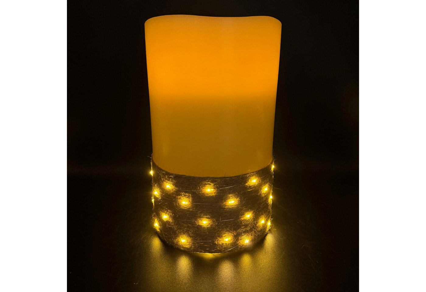 Online-Fuchs LED-Kerze - große maritime Deko Bodenkerze mit Lichterkette und Timer (aus Echtwachs gefertigt, in Creme gehalten), 45 warmweiße LED´s setzen die Kerze gekonnt in Szene von Online-Fuchs