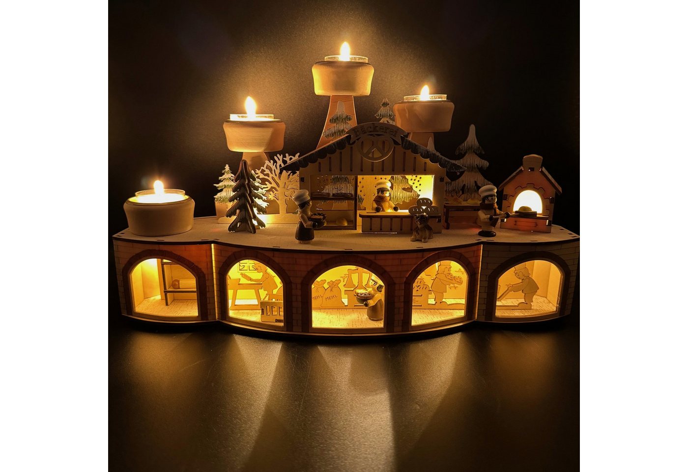 Online-Fuchs Teelichthalter als Adventskranz mit Bäckerei und LED-Beleuchtung - Weihnachtsdeko (Kerzenständer, bietet Platz für 4 Teelichter), inklusive 6-Stunden Timerfunktion von Online-Fuchs