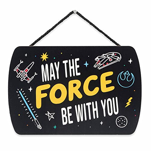 Open Road Brands Disney Star Wars May The Force Be with You Ships in The Galaxy Hängende Holz-Wanddekoration – lustiges Star Wars Schild für Heimdekoration von Open Road Brands