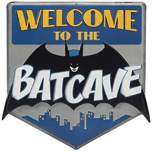 Open Road Brands DC Comics Batman Welcome to the Batcave geprägtes Metallschild – Vintage-Batman-Schild für Schlafzimmer oder Männerhöhle Open Road Brands DC Comics Batman Welcome to the Batcave geprägtes Metallschild – Vintage-Batman-Schild für Schlafzimmer oder Männerhöhle von Open Road Brands