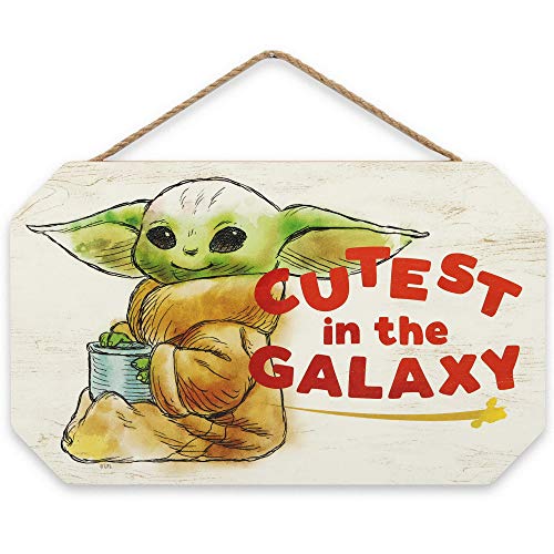 Open Road Brands Disney Star Wars: The Mandalorian Baby Yoda Cutest in the Galaxy Hängende Wanddekoration – Grogu, das Kind Open Road Brands Disney Star Wars: The Mandalorian Baby Yoda Cutest in the Galaxy Hängende Wanddekoration – Grogu, das Kind von Open Road Brands